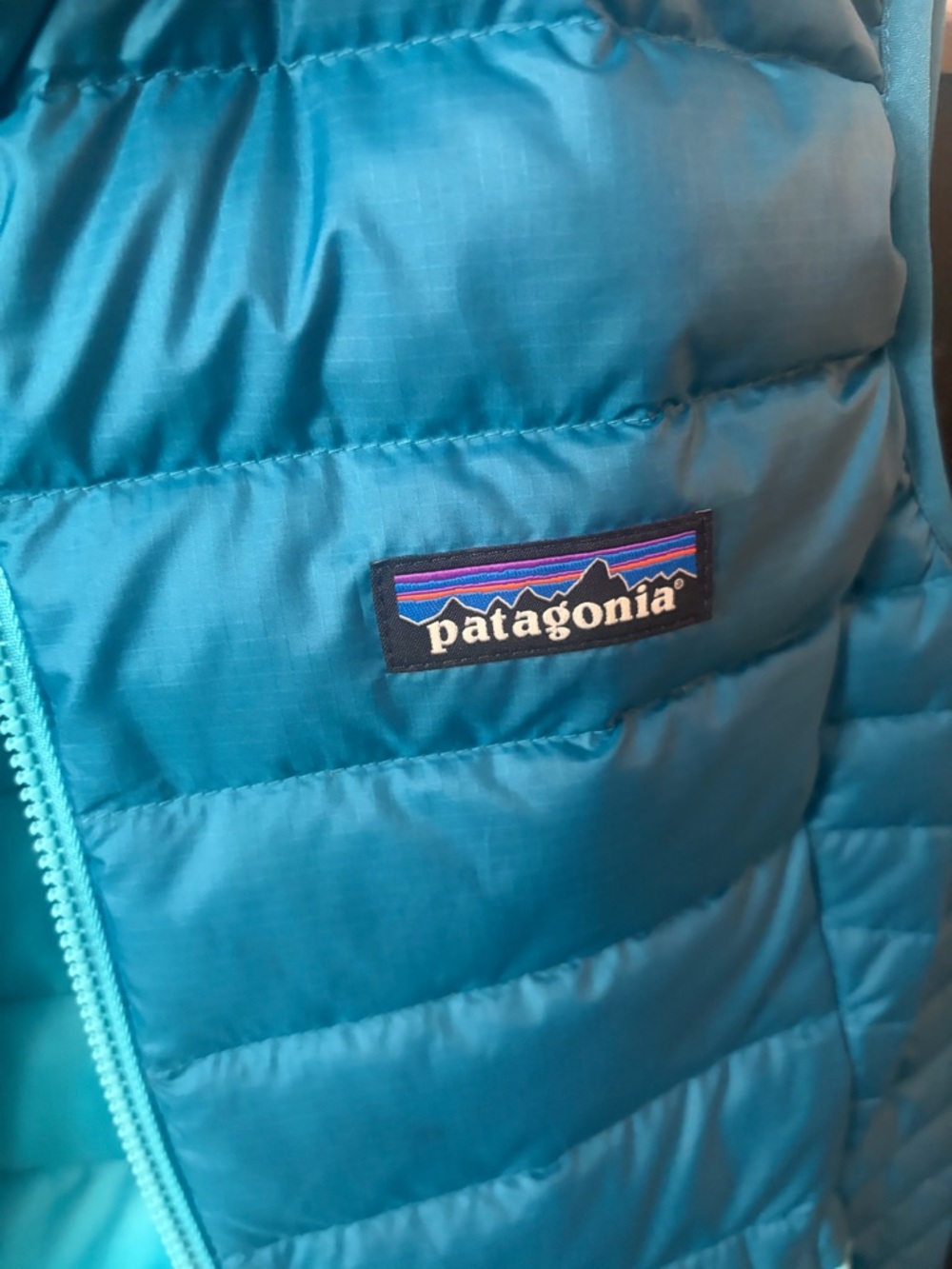 Patagonia Bright Teal and Aqua Insulated Vest - Picture 3 of 7